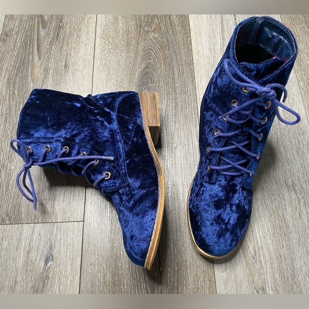 Catherine Malandrino Women’s Velvet Blue Booties Size 7.5 - Picture 5 of 16